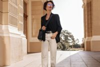 Memilih Outfit yang Menarik Sesuai Cuaca: inspirasi untuk Setiap Musim Panduan Memilih Bahan Pakaian Sesuai Cuaca