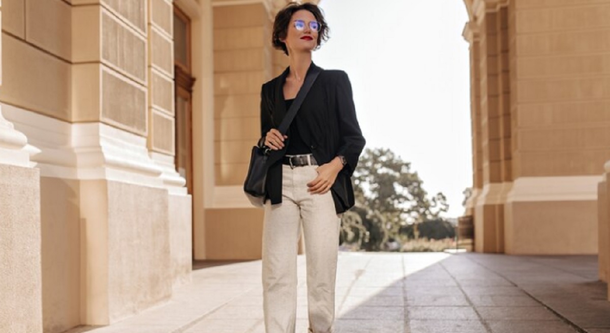 Memilih Outfit yang Menarik Sesuai Cuaca: inspirasi untuk Setiap Musim Panduan Memilih Bahan Pakaian Sesuai Cuaca